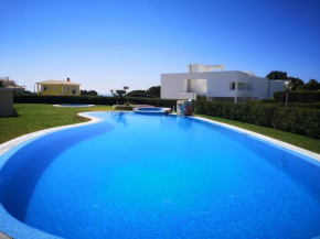 House F São Rafael Beach - Free Wifi & Airco, NETFLIX ready - 300m from the beach
